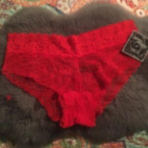 Red all Lace Wilshire Montana intimates